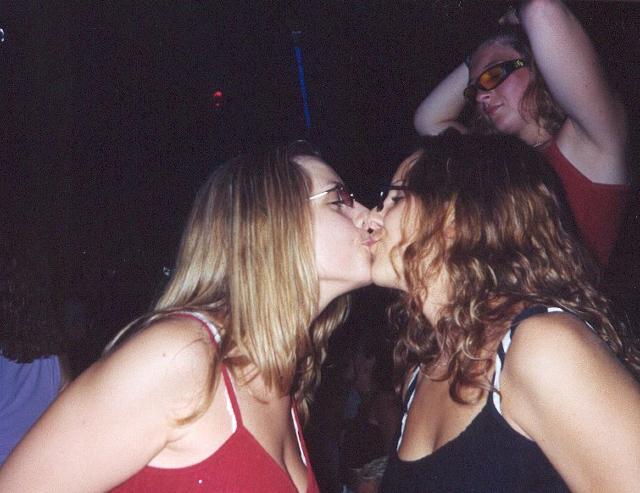 Kissing a girl 2 