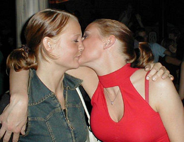 Kissing a girl 1 