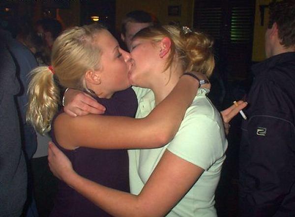 Kissing a girl 1 