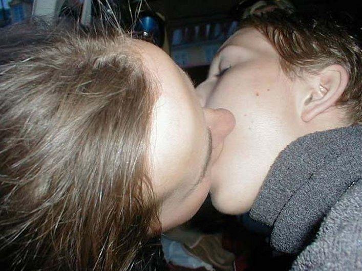 Kissing a girl 2 