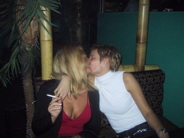 Kissing a girl 1 