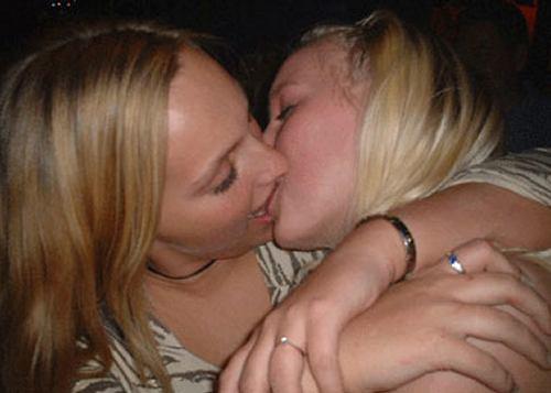 Kissing a girl 1 