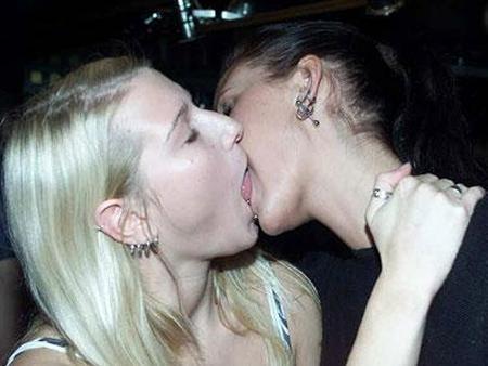 Kissing a girl 1 