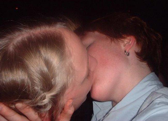 Kissing a girl 1 