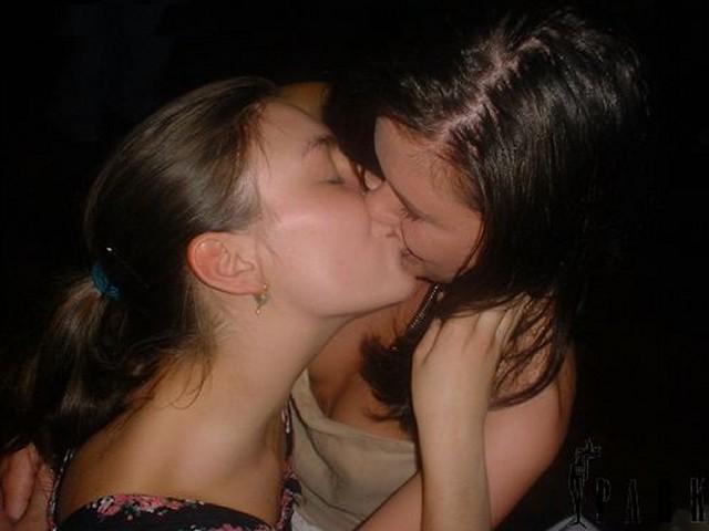 Kissing a girl 1 