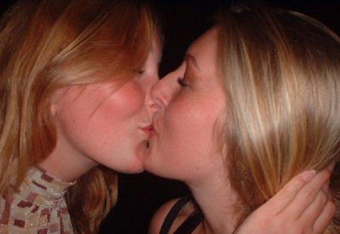 Kissing a girl 1 