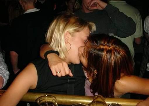 Kissing a girl 1 