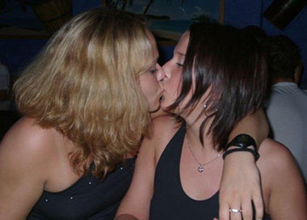 Kissing a girl 1 