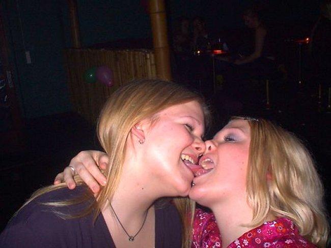 Kissing a girl 1 