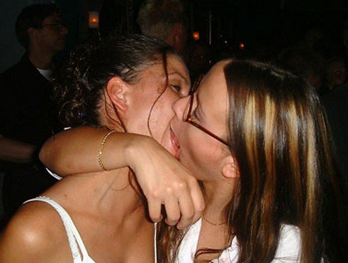 Kissing a girl 1 