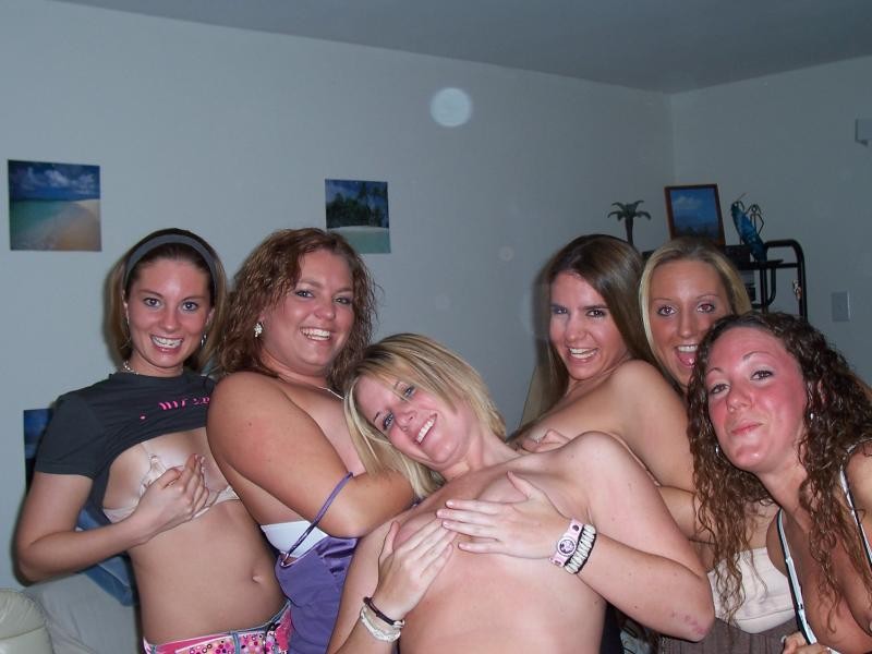 Young girls at party-  drunk teenagers - amateurs pics 19