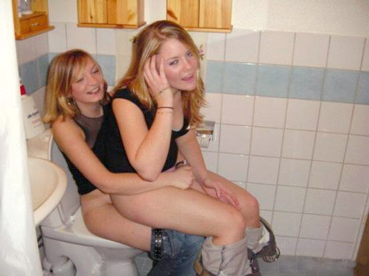 Young amateurs peeing - pissing in party home no.02