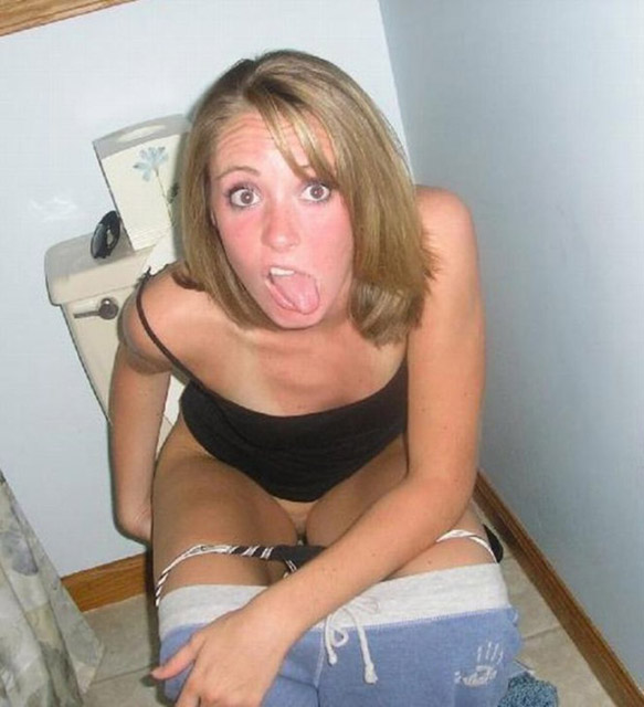 Young amateurs peeing - pissing in party home no.02