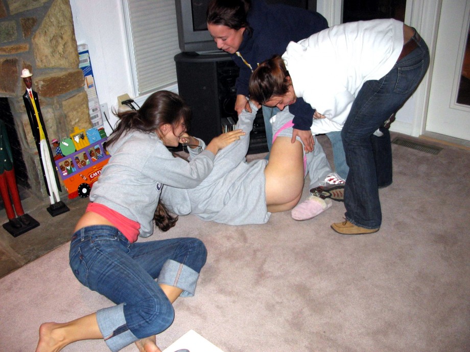 Young girls at party-  drunk teenagers - amateurs pics 20