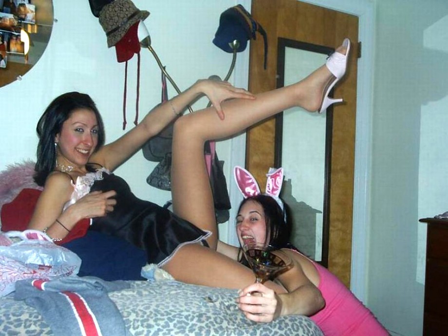 Young girls at party-  drunk teenagers - amateurs pics 20