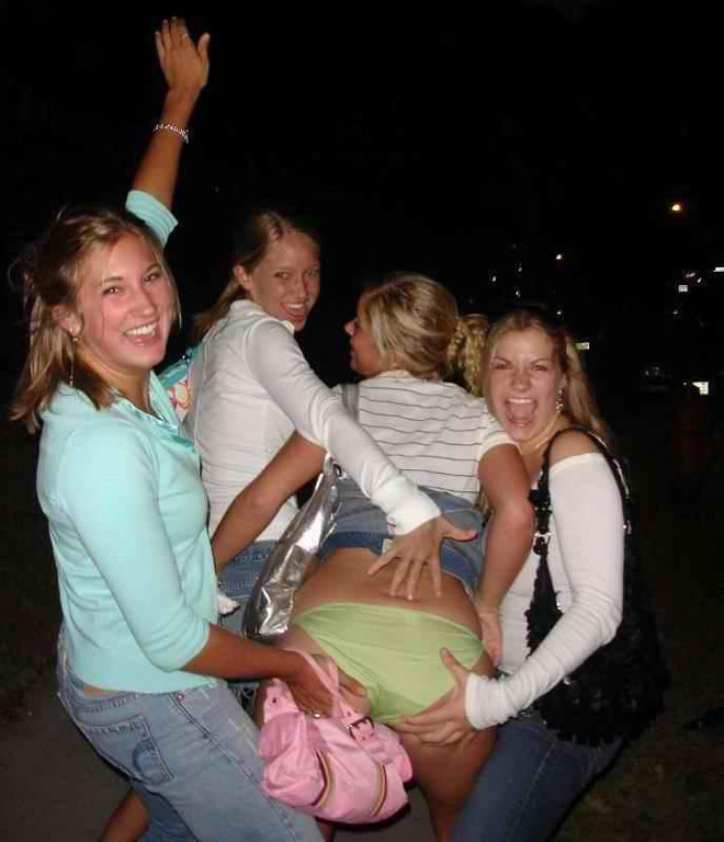 Young girls at party-  drunk teenagers - amateurs pics 20