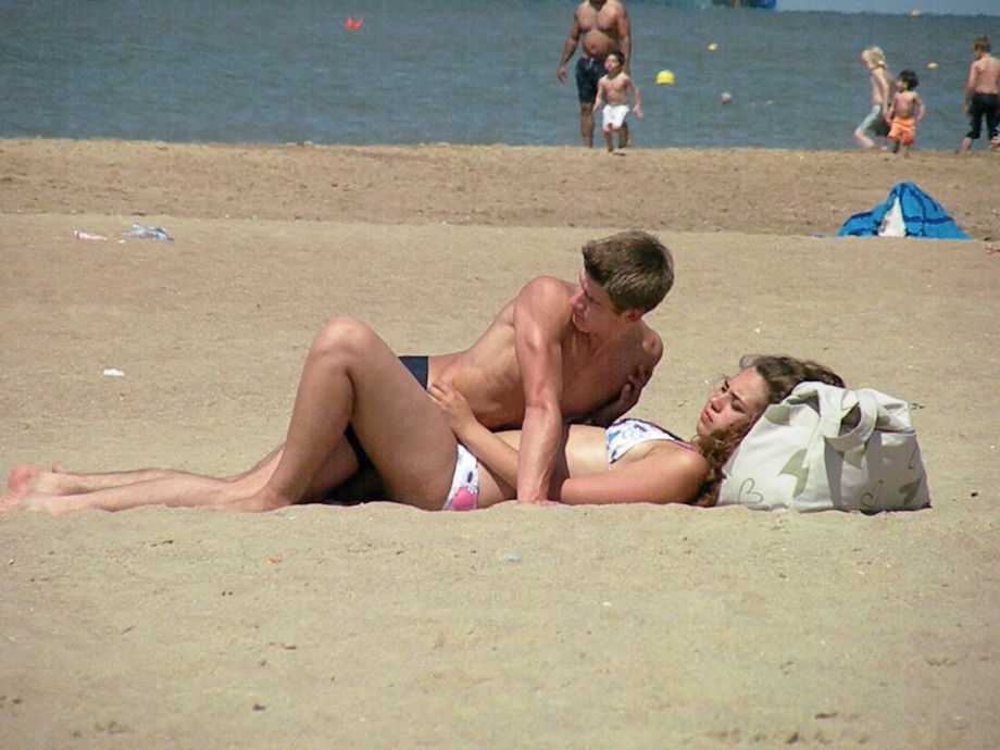 Young couple fuck at beach 