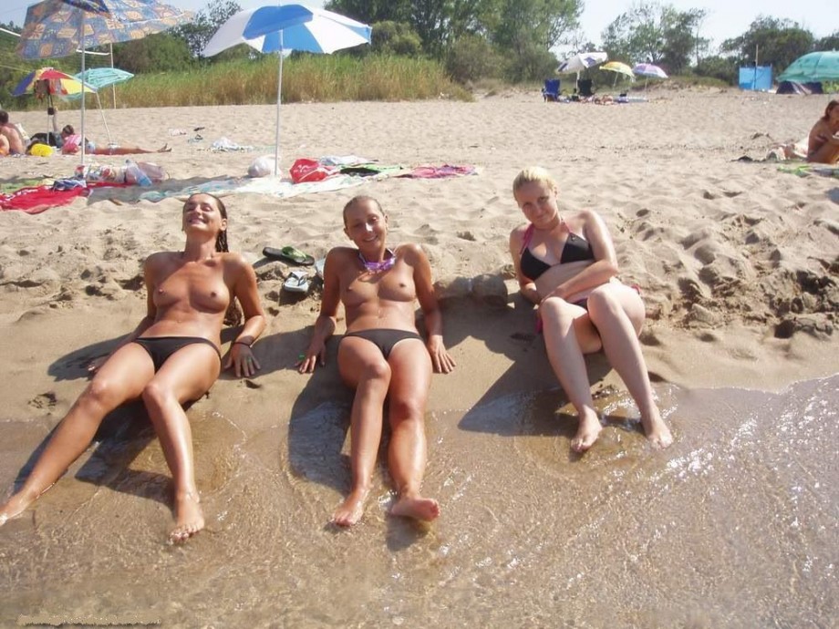 5 amateur teens - naked at the beach 