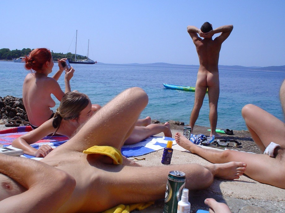 Beach amateurs topless - young girls no.05