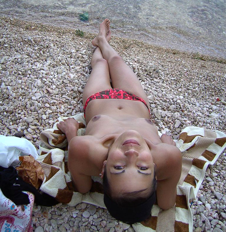 Beach amateurs topless - young girls no.05