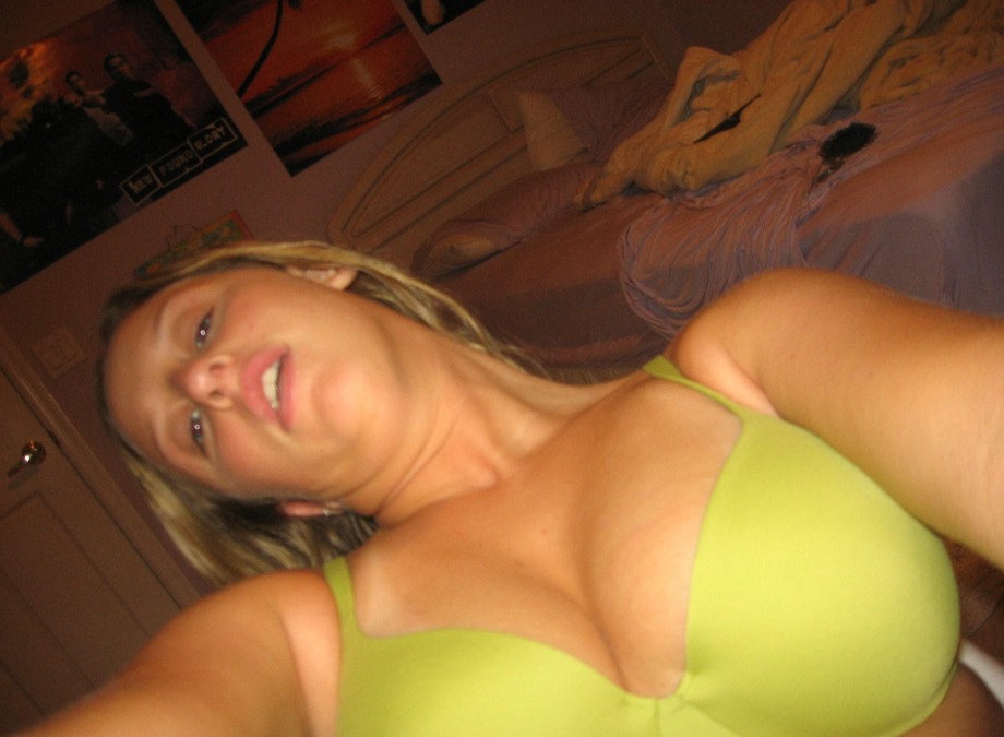 Amateur blond girl with big boobs / self pics