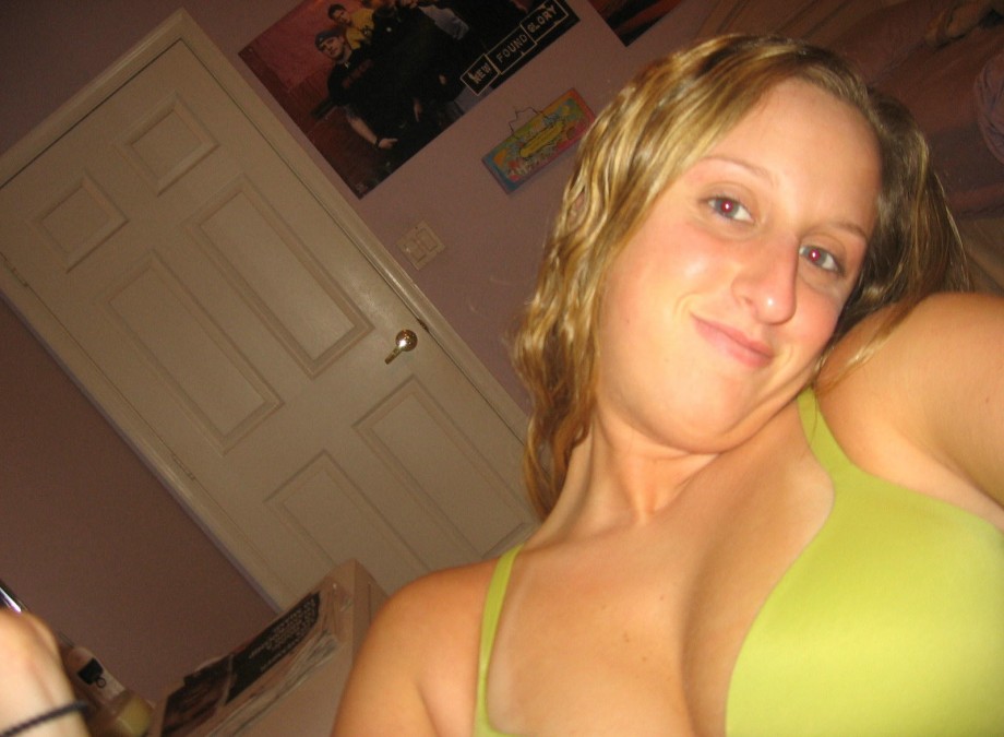 Amateur blond girl with big boobs / self pics