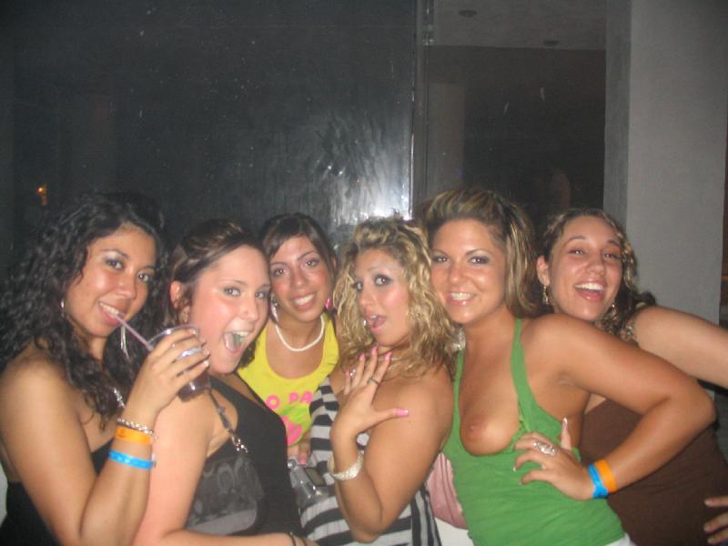 Young girls at party-  drunk teenagers - amateurs pics 21