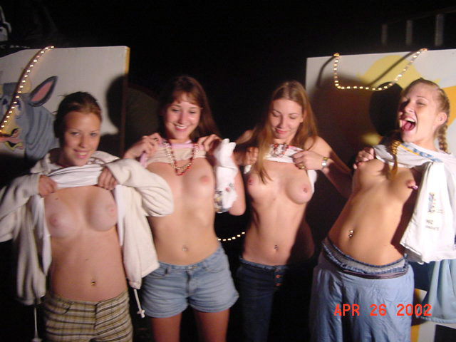 Young girls at party-  drunk teenagers - amateurs pics 21