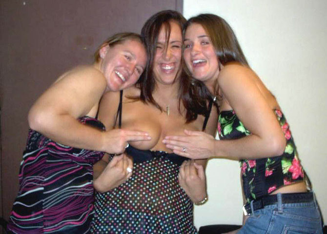 Young girls at party-  drunk teenagers - amateurs pics 21