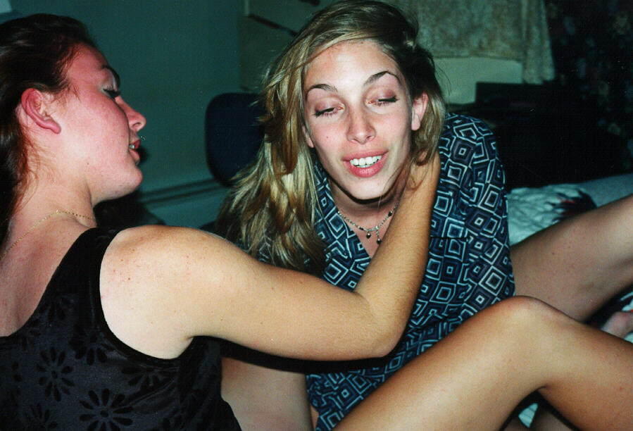 Retro archive : teens, lesbos; party 