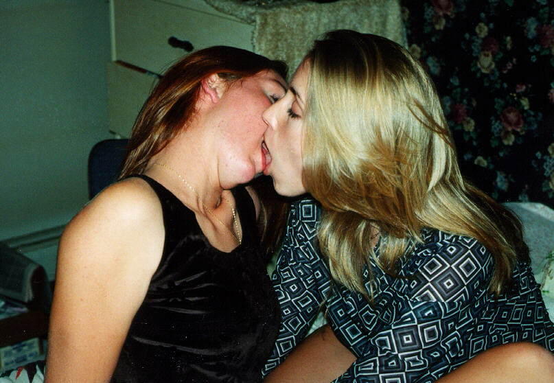 Retro archive : teens, lesbos; party 