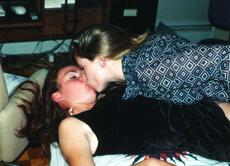 Retro archive : teens, lesbos; party 