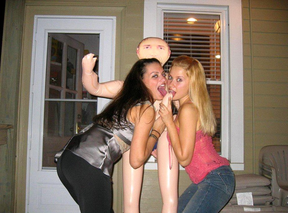 Young girls at party-  drunk teenagers - amateurs pics 22