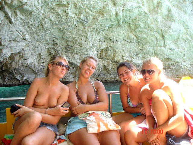 Amateurs girl topless group shot on the beach 