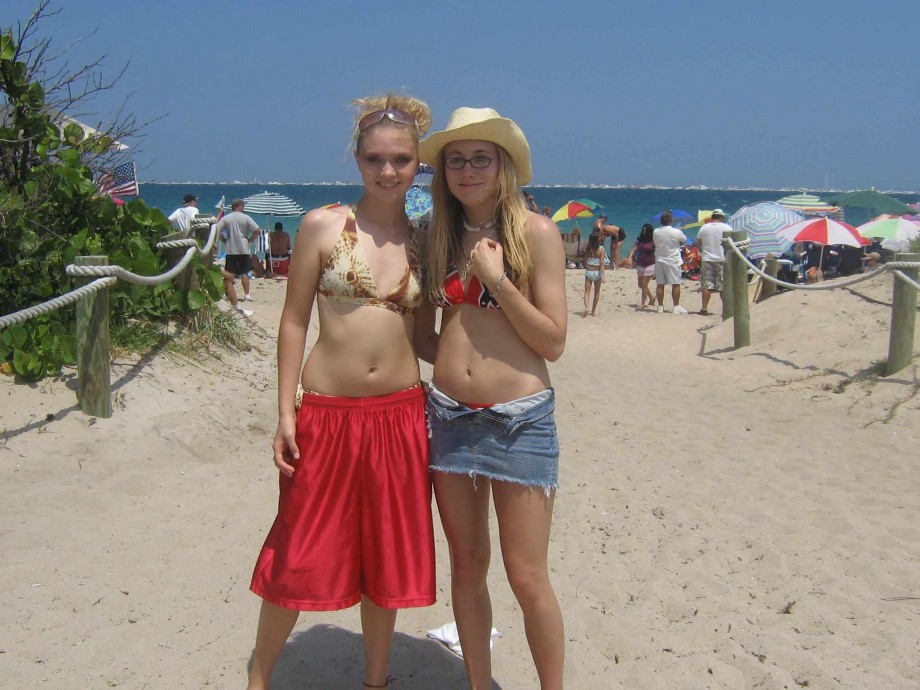 Blonde amateur teen / holiday pics