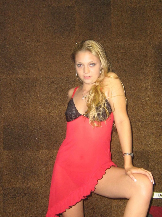 Blonde amateur teen / holiday pics