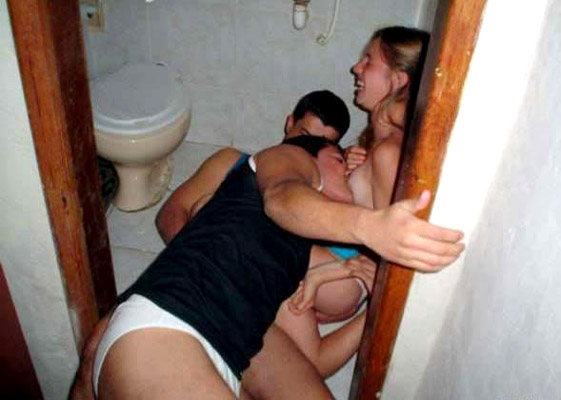 Young girls at party-  drunk teenagers - amateurs pics 23