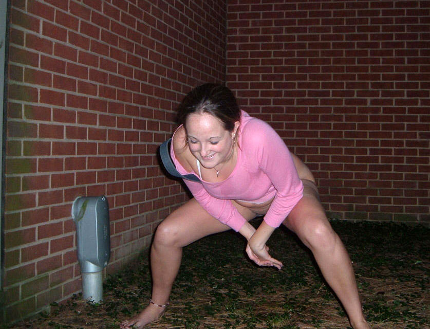 Young amateurs peeing - pissing in public no.03 