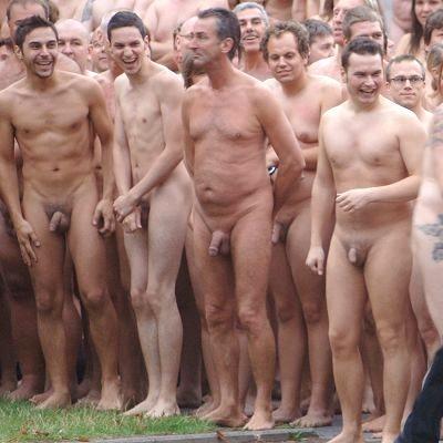 Spencer tunick : thousand of nude people in city