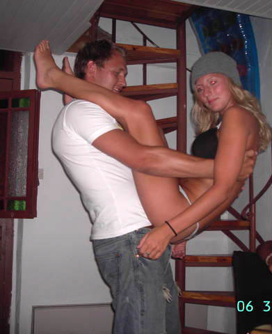 Young girls at party- drunk teenagers - amateurs pics 10