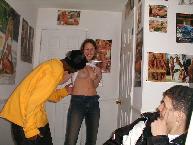 Young girls at party- drunk teenagers - amateurs pics 10