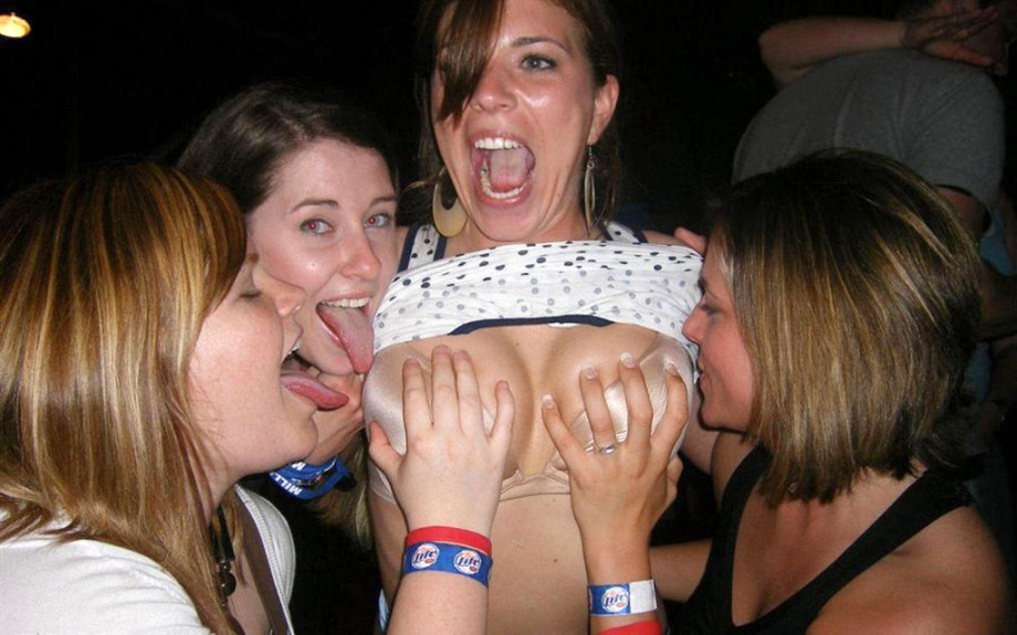 Young girls at party- drunk teenagers - amateurs pics 10