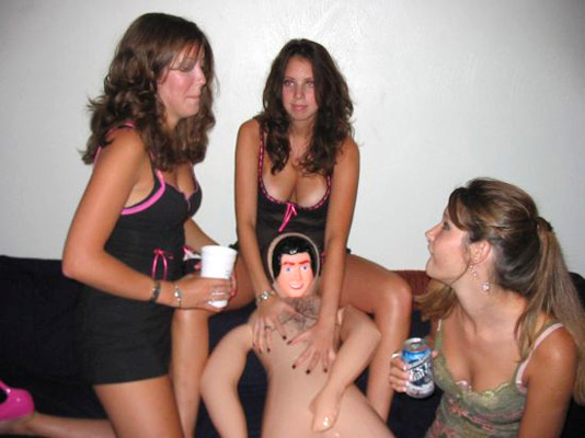 Young girls at party- drunk teenagers - amateurs pics 10