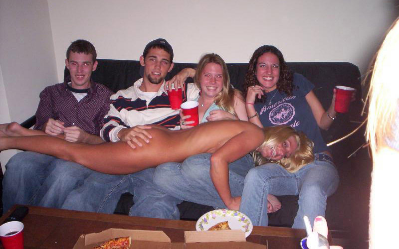 Young girls at party- drunk teenagers - amateurs pics 10