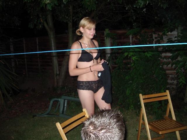 Cute girl gives all at a party - hardcore amateur 