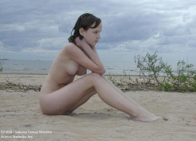 Girlfriend on the beach - sabrina tomaz moreira 