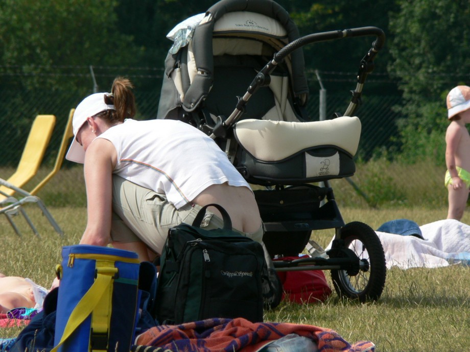 Voyeur teens at beach (bikini and topless pics)