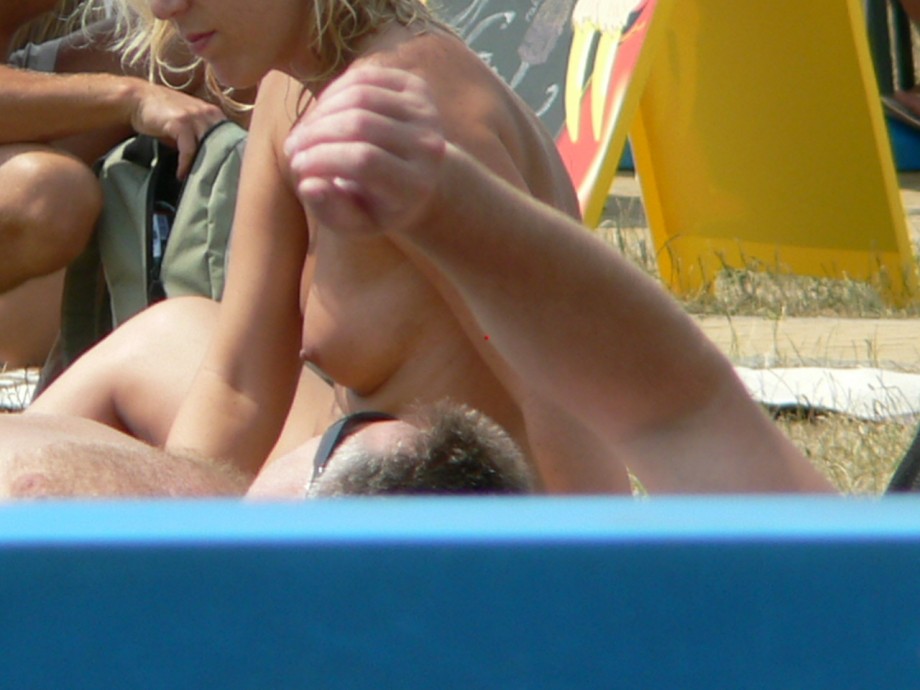 Voyeur teens at beach (bikini and topless pics)