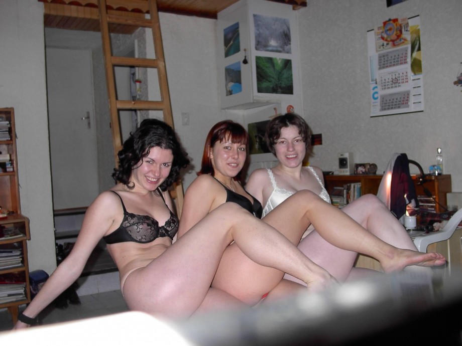 3 college  girls posing 