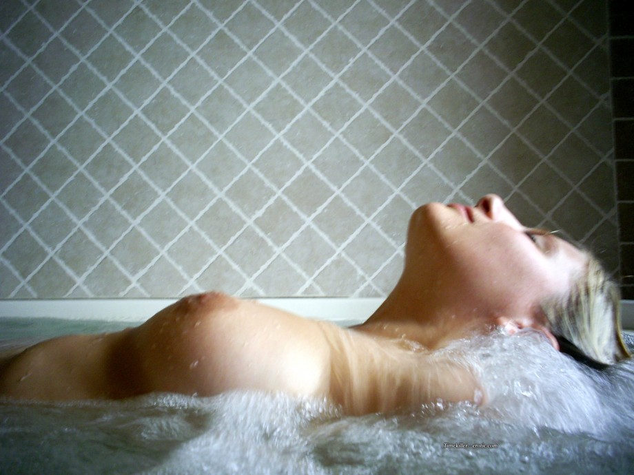 Young amateurs girl in the bath no.05 